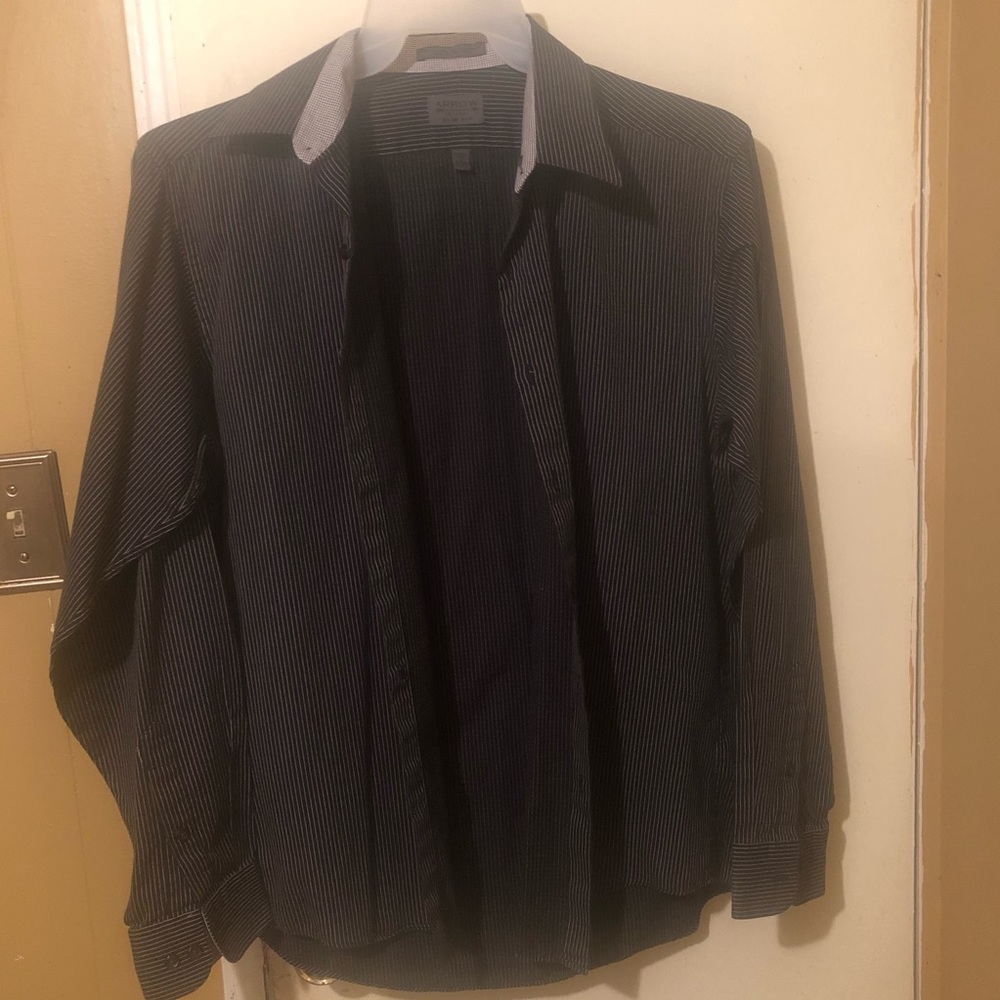 🐸$6 Arrow Slim Fit Mens Button Up Dress Shirt. L